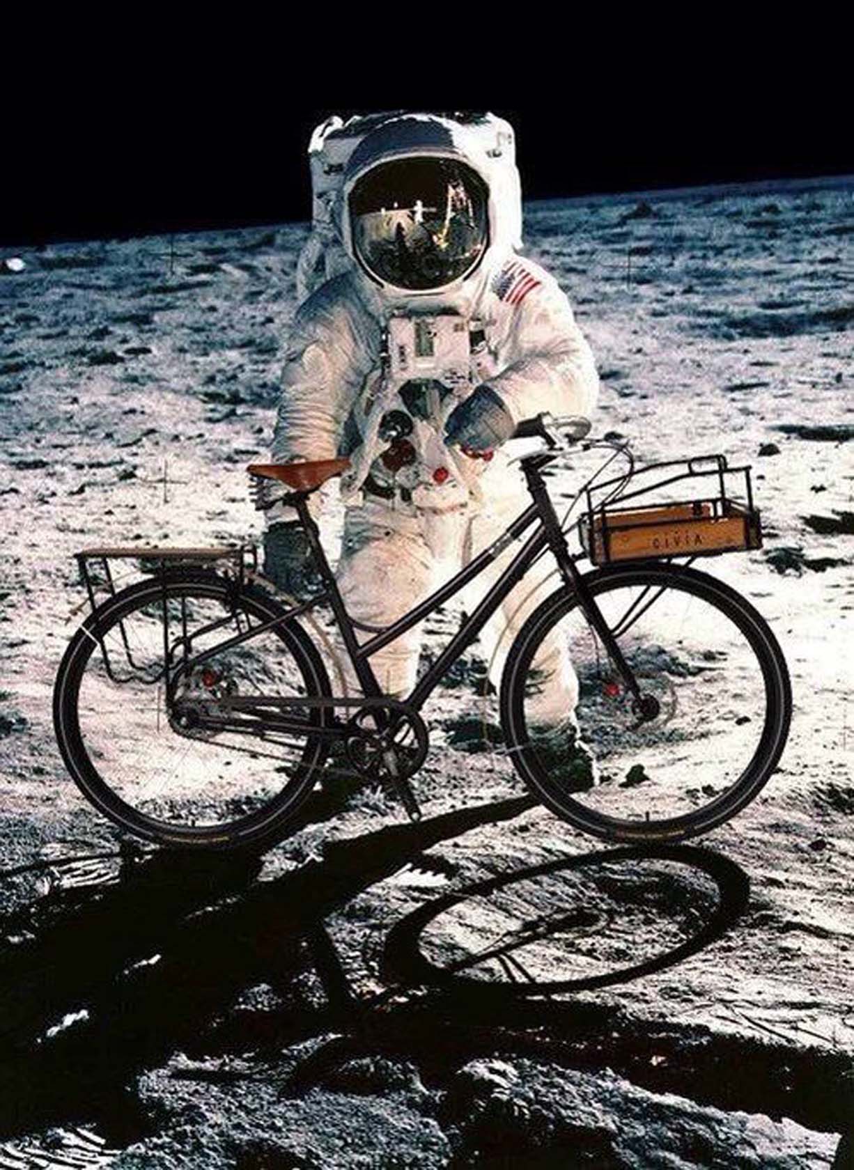 bici sulla luna